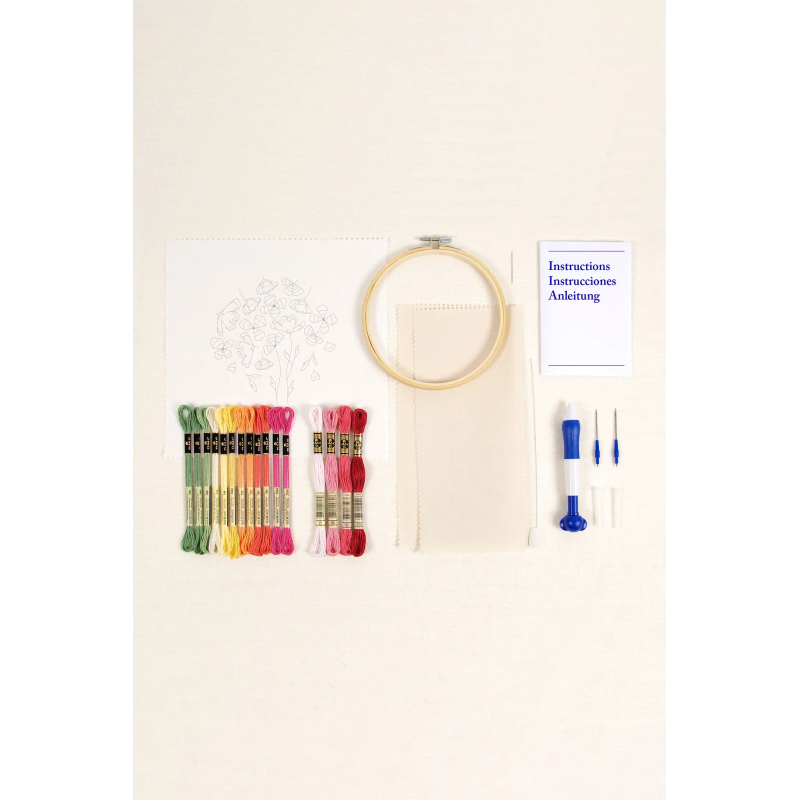 Kit Punch Needle Amapolas de Primavera de Nathalie Weinzaepflen para realizar con punch needle - DMC