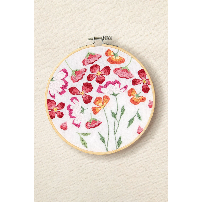 Kit Punch Needle Amapolas de Primavera de Nathalie Weinzaepflen para realizar con punch needle - DMC