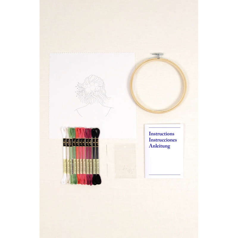 Kit de bordado Pétalos y perlas de Nathalie Weinzaepflen - dmc